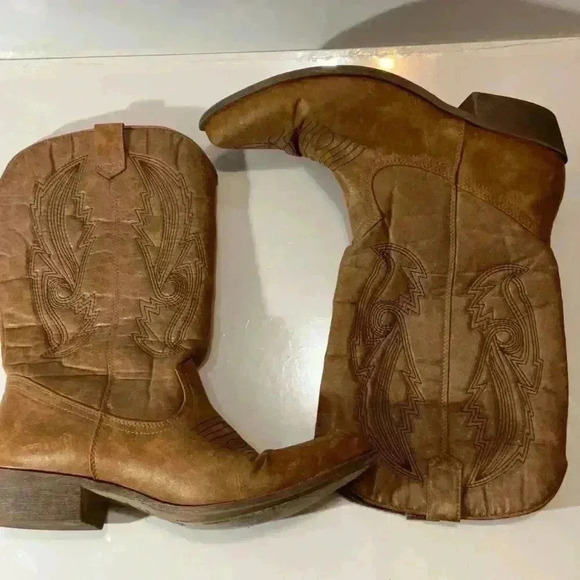 Coconuts by Matisse women’s Gaucho western boot, faux leather boots tall boot  - Picture 4 of 7